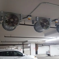 Фото вентиляционного оборудования на потолке паркинга